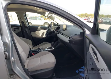 2020 Toyota Yaris Le z USA, uszkodzony, nr VIN 3MYDLBJV7LY705937